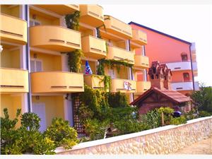 Apartments Super Povljana - island Pag, Size 16.00 m2, Airline distance to the sea 50 m, Airline distance to town centre 800 m