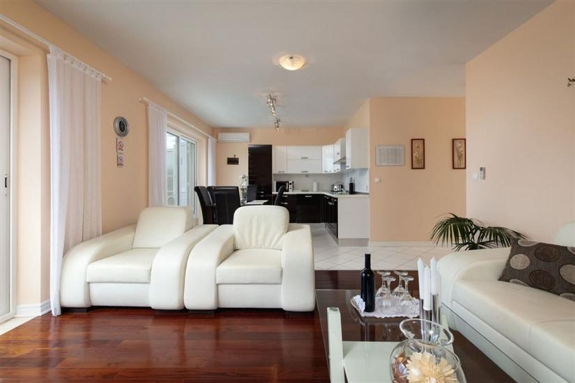 House K1, for 12 persons