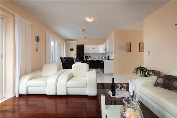 House K1, for 12 persons