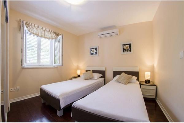 House K1, for 12 persons