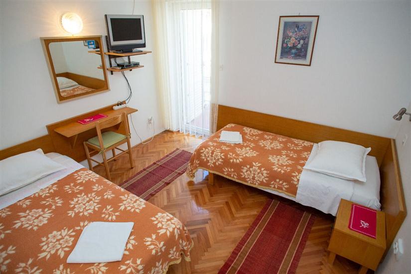 Room S1, for 2 persons