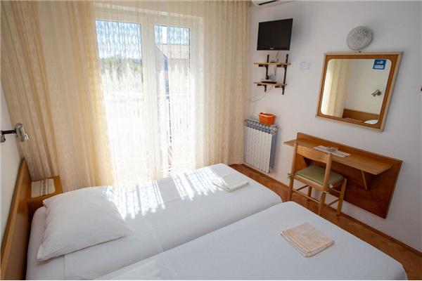 Room S3, for 2 persons