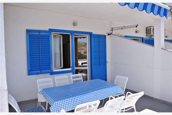 Apartment A2, for 6 persons