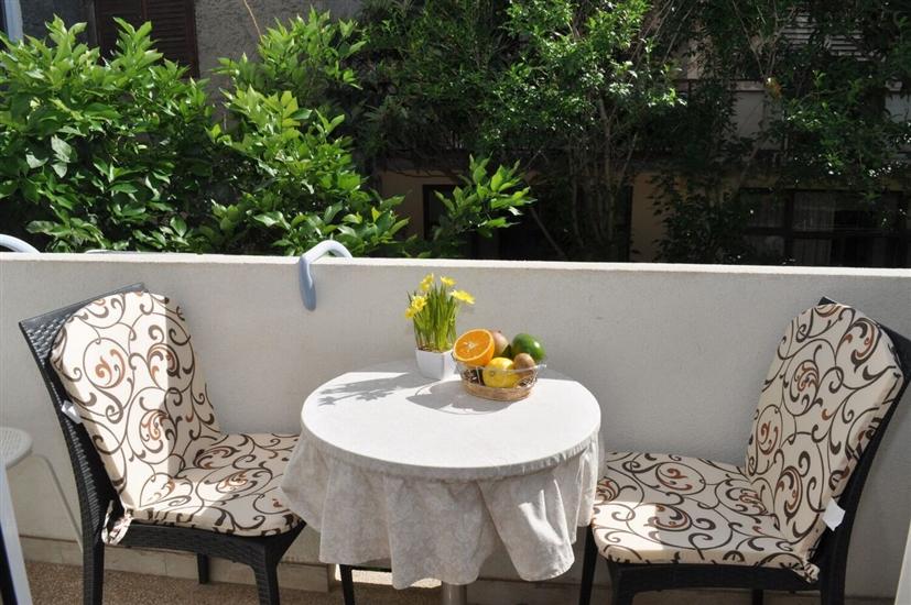 Room S3, for 3 persons