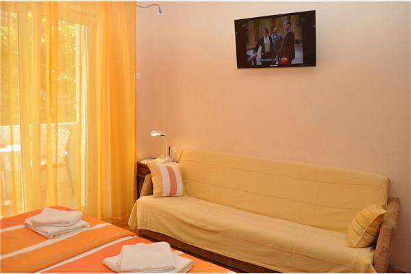 Room S3, for 3 persons
