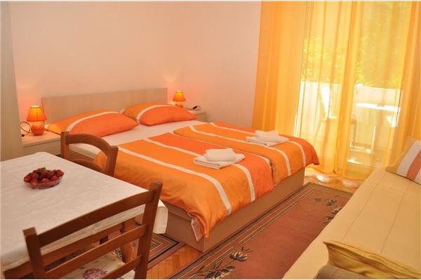 Room S3, for 3 persons