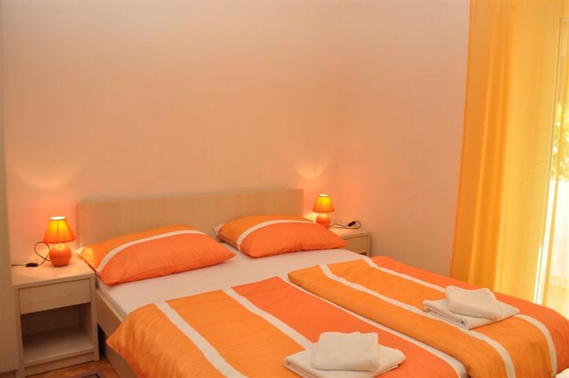 Room S3, for 3 persons