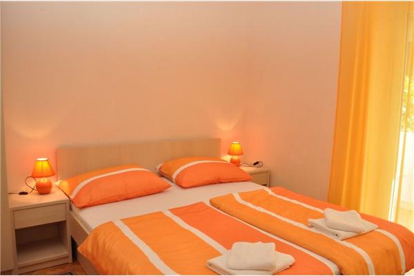 Room S3, for 3 persons