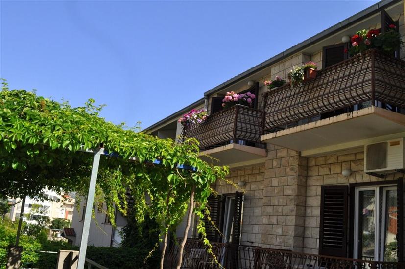 Apartments and Rooms Ljuba