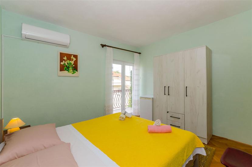 Room S3, for 2 persons