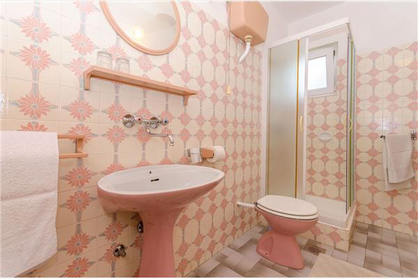 Room S5, for 3 persons