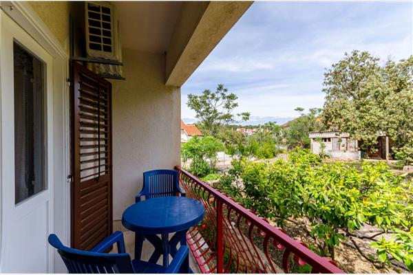 Room S5, for 3 persons