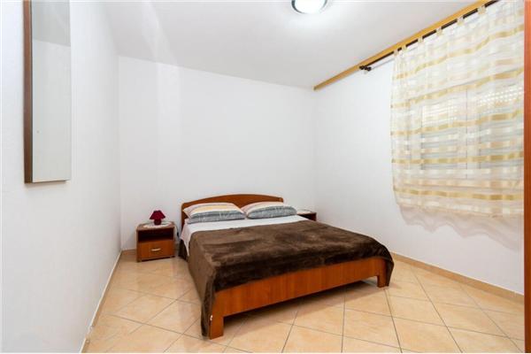 Apartment A1, for 8 persons