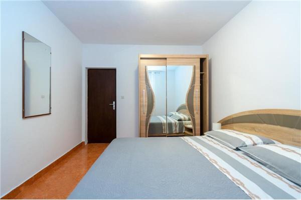 Apartment A1, for 8 persons
