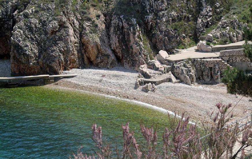 Apartment and Rooms Luka