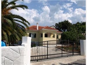 Apartment Middle Dalmatian islands,BookMarinaFrom 83 €