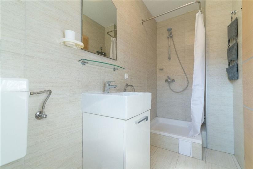 Apartment A4, for 5 persons