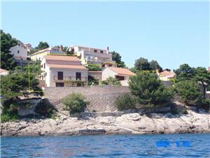 Apartments and Rooms Ref Sumartin - island Brac, Size 55.00 m2, Airline distance to the sea 100 m