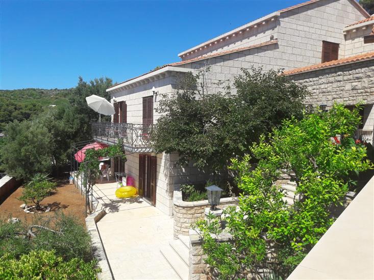 Apartments and Rooms Ref