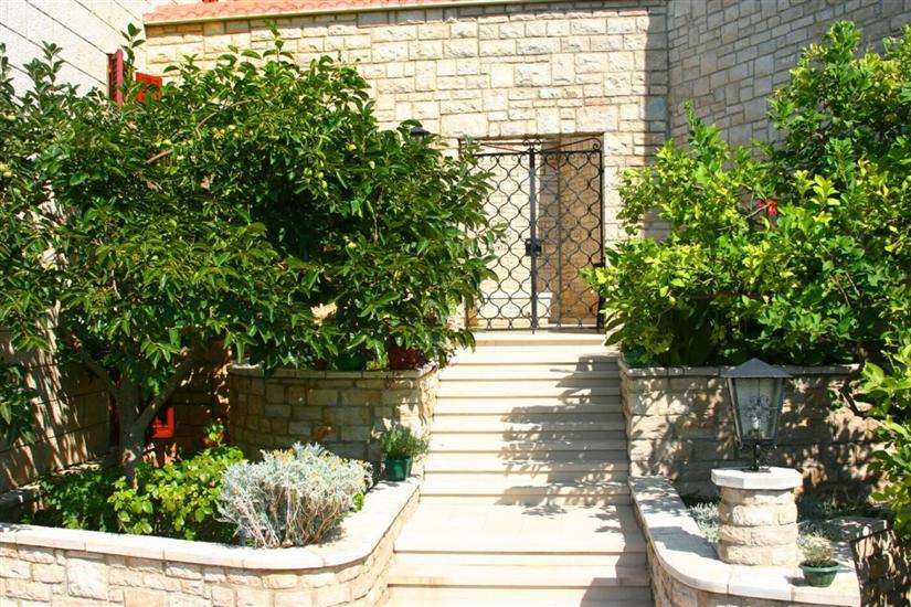 Apartments and Rooms Ref