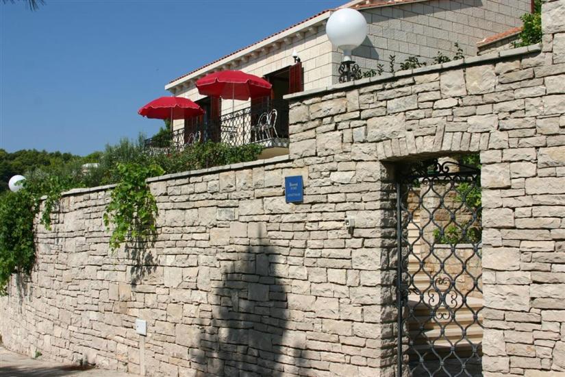 Apartments and Rooms Ref