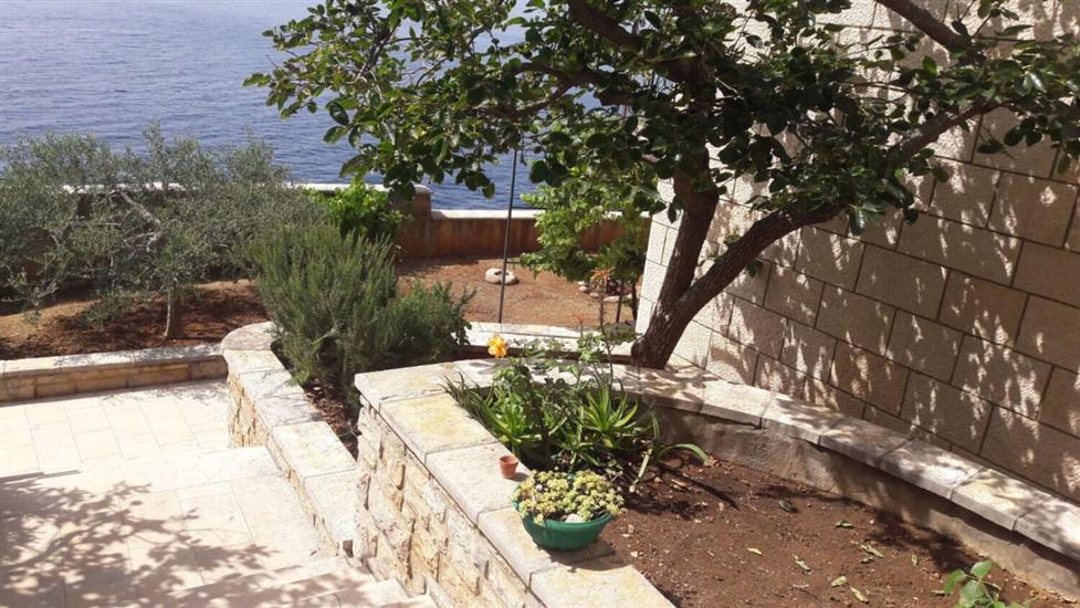 Apartments and Rooms Ref