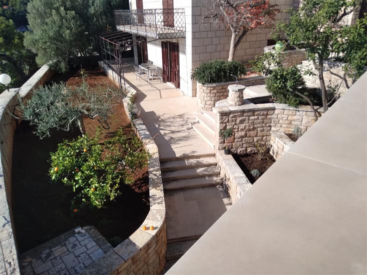 Apartments and Rooms Ref