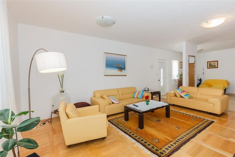 House K1, for 14 persons