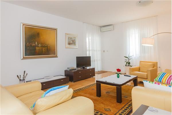 House K1, for 14 persons