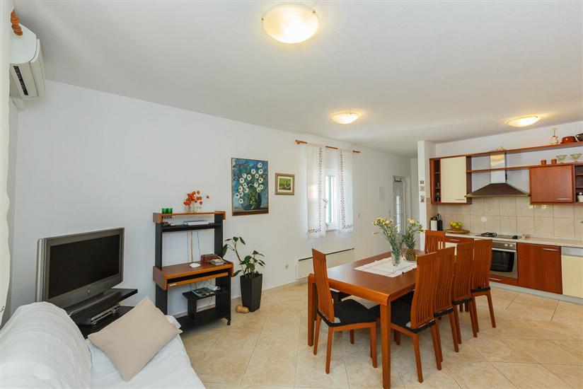 House K1, for 14 persons