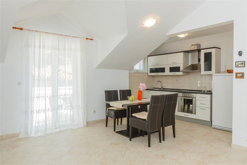 House K1, for 14 persons