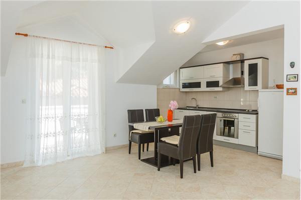 House K1, for 14 persons