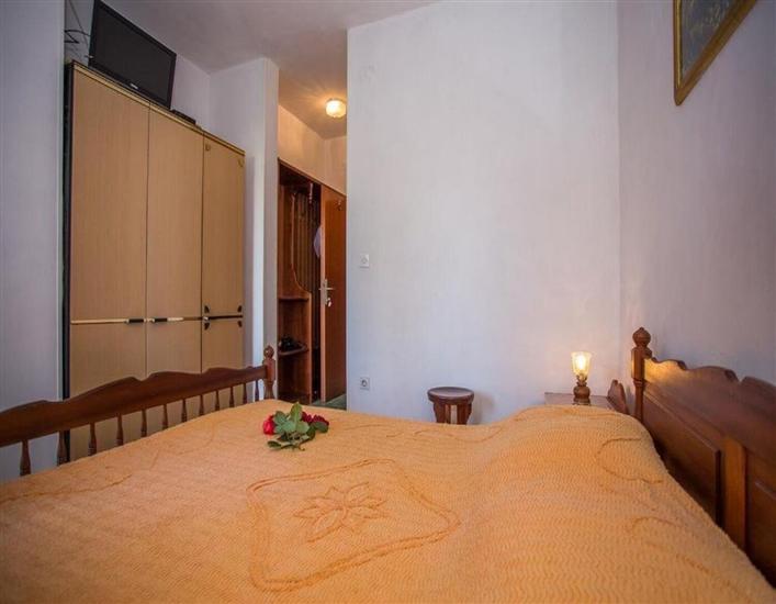 Room S6, for 2 persons