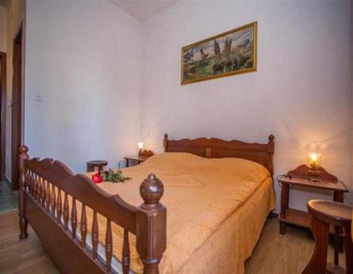 Room S6, for 2 persons