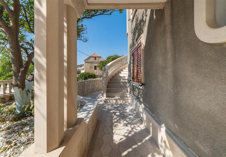 Apartments and Room Anita