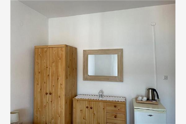 Room S2, for 3 persons