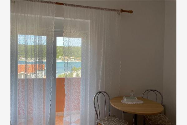 Room S2, for 3 persons