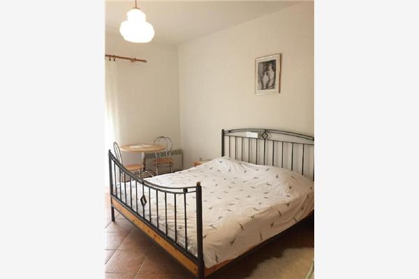 Room S2, for 3 persons