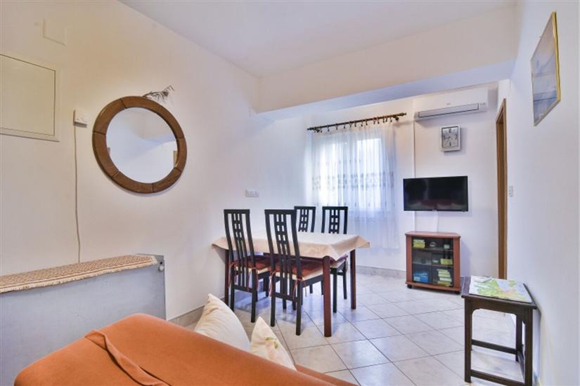 Apartment A1, for 5 persons