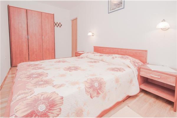 Apartment A1, for 5 persons