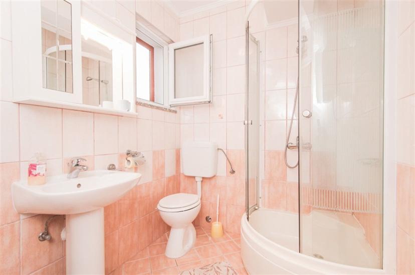 Apartment A1, for 5 persons