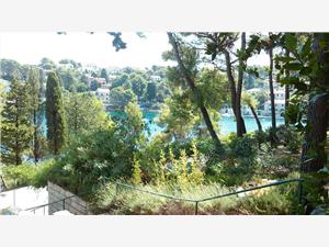 Apartment Dino Splitska - island Brac, Size 50.00 m2, Airline distance to the sea 20 m, Airline distance to town centre 150 m