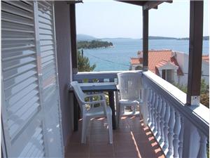 Apartments Lapa Jezera - island Murter, Size 40.00 m2, Airline distance to the sea 40 m, Airline distance to town centre 200 m