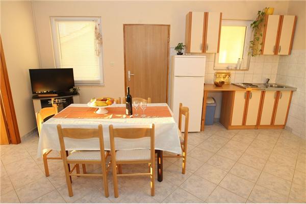Apartment A1, for 5 persons