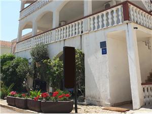 Apartment North Dalmatian islands,BookBozicaFrom 83 €