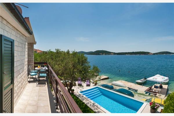 House K1, for 10 persons