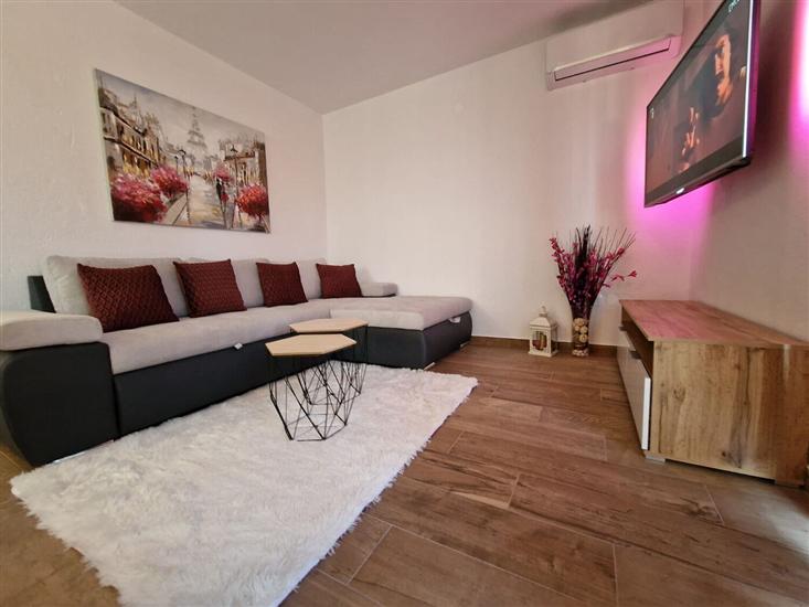 Apartment A6, for 6 persons