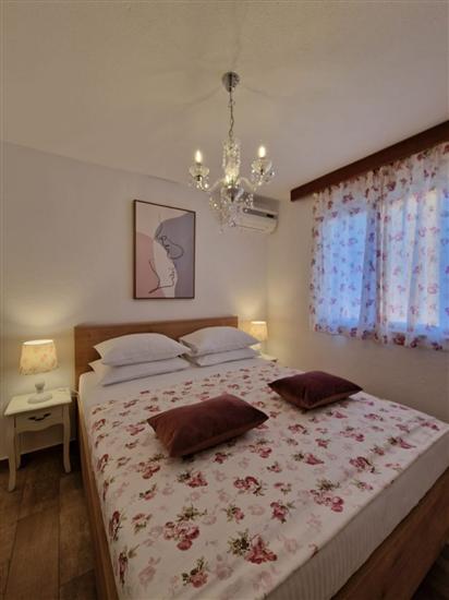 Apartment A6, for 6 persons