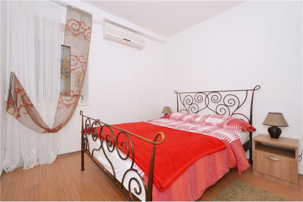 Apartment A1, for 5 persons