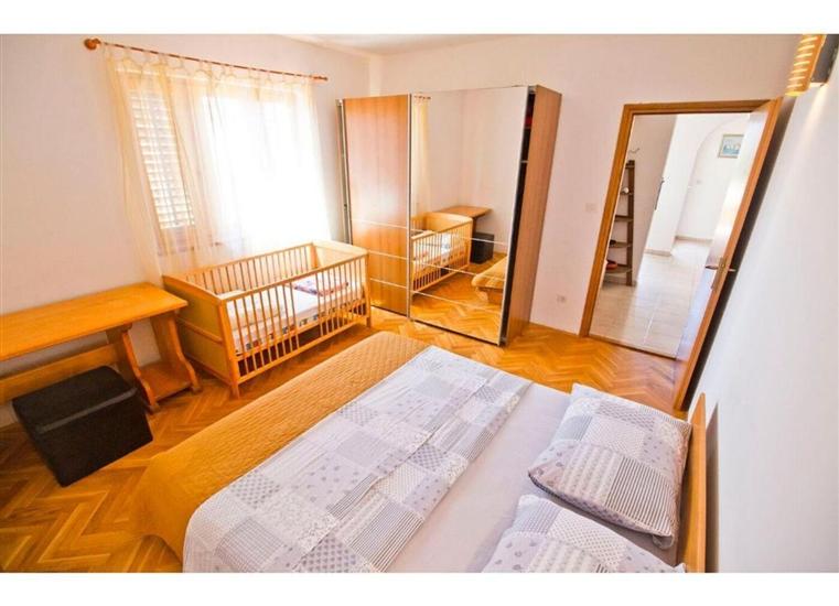 Apartment A1, for 8 persons
